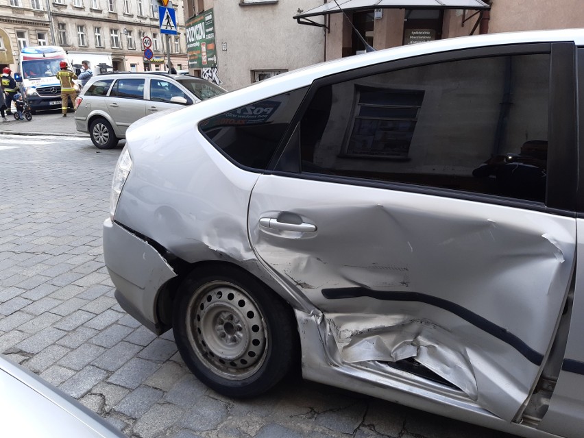 Wypadek na Kościuszki. Zderzenie dwóch samochodów osobowych (ZDJĘCIA)