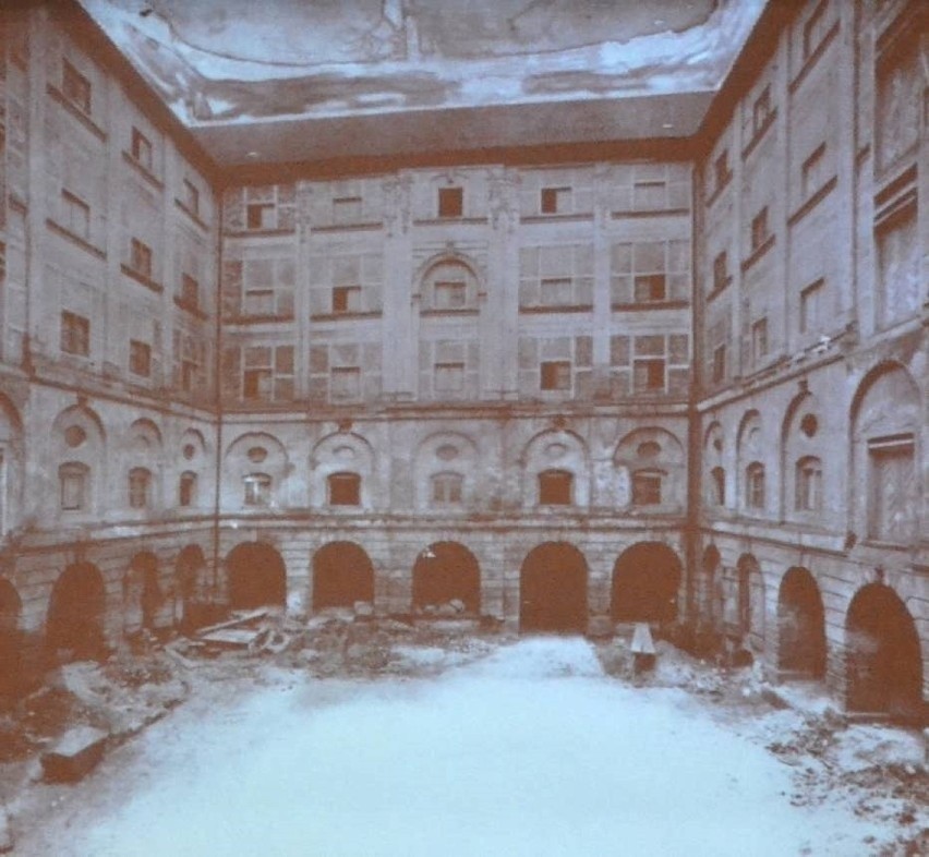 Wystawa o odbudowie zamku na przełomie XIX i XX wieku