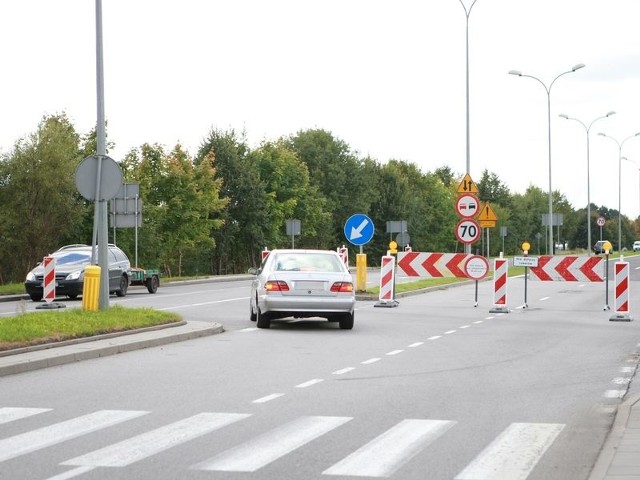 Oficer rowerowy oraz miejski inżynier ruchu przeprowadzili w ubiegły weekend eksperyment na ul. Gdańskiej. Polegał na tym, że jedna dwupasmowa nitka na odcinku 1,5 kilometra (tam, gdzie nie ma ścieżki rowerowej) została zamknięta dla ruchu samochodów i oddana rowerzystom.