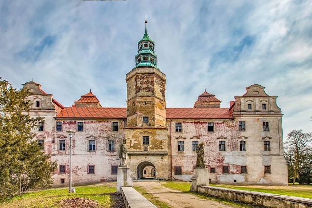 Niemodliński zamek walczy o I miejsce w konkursie Polskiej Organizacji Turystycznej.