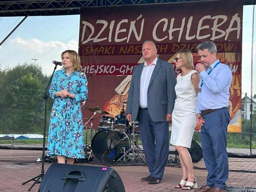 Święto chleba i dożynki w Staszowie. Poseł oraz wiceminister sportu i turystyki Anna Krupka podziękowała rolnikom za ich trud