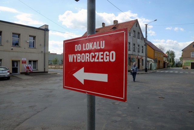 Wybory parlamentarne odbędą się 15 października. Polacy wybiorą 460 posłów i 100 senatorów na czteroletnią kadencję. W wyborach do Sejmu Polska podzielona jest na 41 okręgów różnej wielkości.