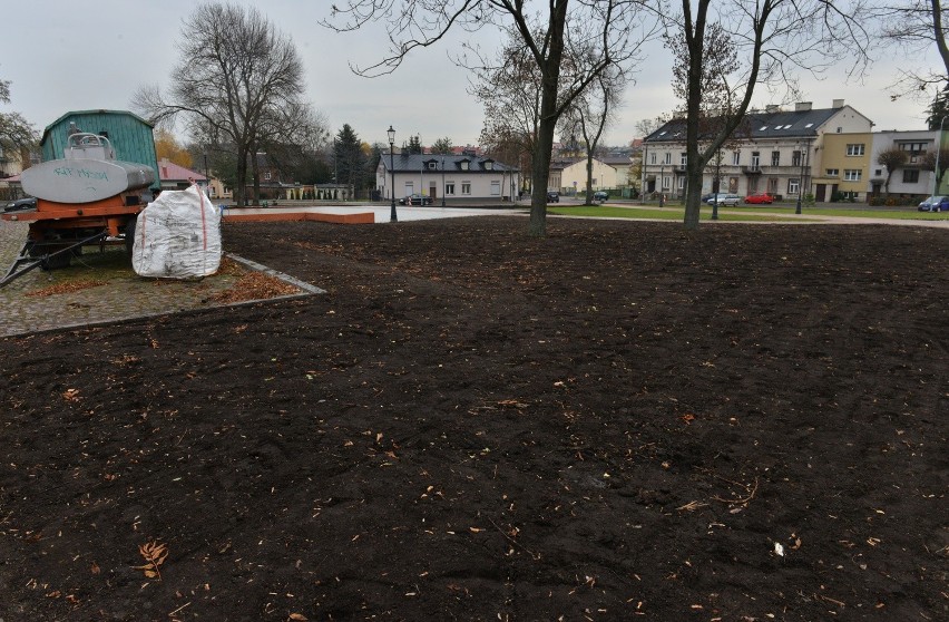 Dobiega końca rewitalizacja skweru na Starym Mieście. Zobacz, jak już wygląda!