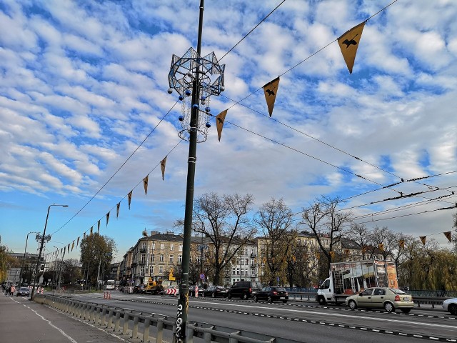 Trwa montaż świątecznych iluminacji