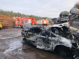 Pożar w Dobrzyniewie Dużym. Na terenie firmy Ambit spłonęło 20 samochodów (zdjęcia)