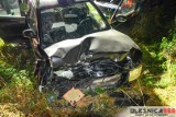 Groźny wypadek pod Oleśnicą. Po zderzeniu auta wpadły do rowu 