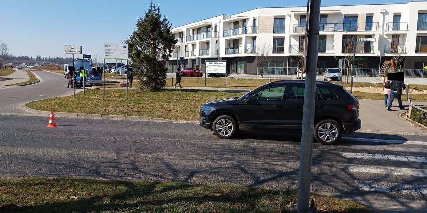 Potrącenie dwóch nastolatek na przejściu dla pieszych w Słupsku. Dziewczyny trafiły do szpitala