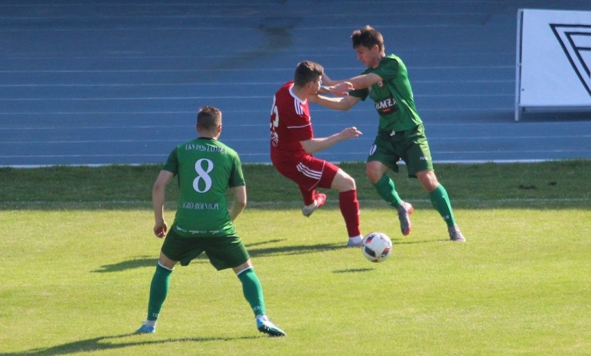 (WIDEO, ZDJĘCIA) 3. liga. Piłkarze Broni Radom przerwali serię spotkań bez wygranej. Nie zachwycili, ale liczą się punkty