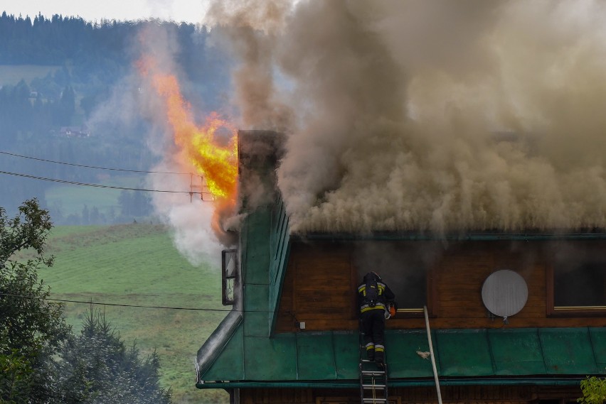 Zakopane. Pożar drewnianego domu jednorodzinnego na ul. Bogańskiego 