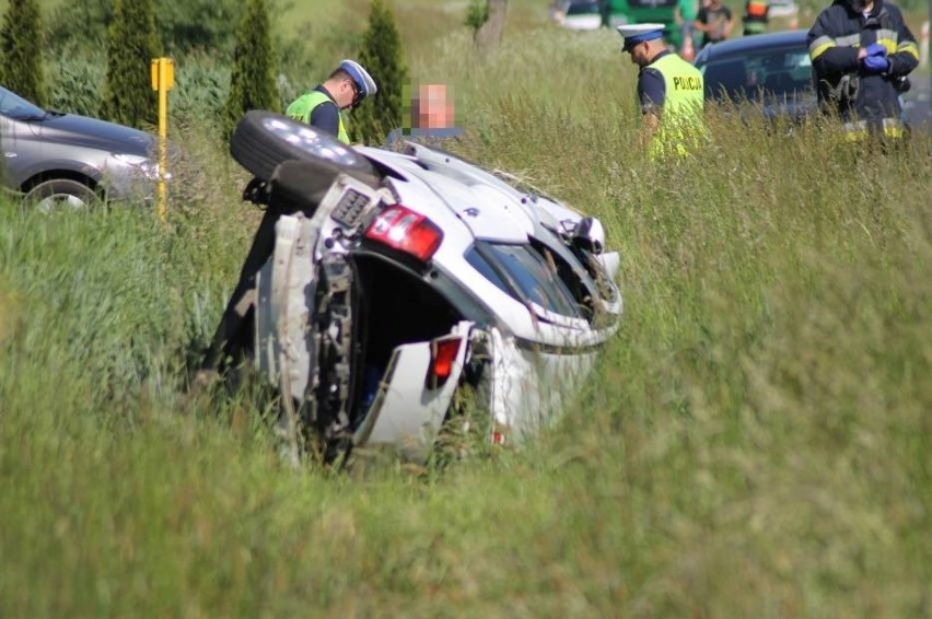 W poniedziałek doszło do wypadku między Sulmierzycami i...