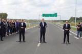 Premier Mateusz Morawiecki na otwarciu drogi ekspresowej S11: Otwierając kolejne odcinki dróg, likwidujemy bariery rozwoju gospodarczego