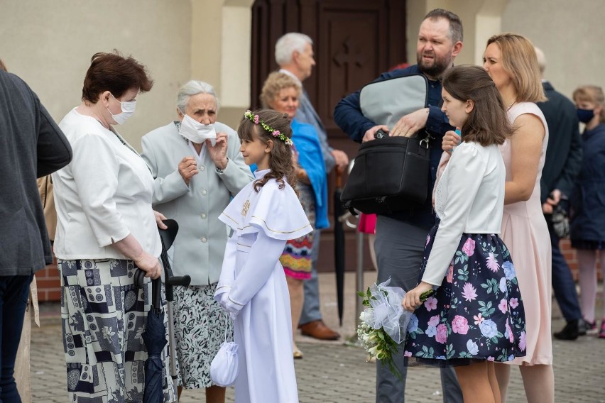 Uroczystość pierwszej komunii świętej w niedzielę (16 maja...