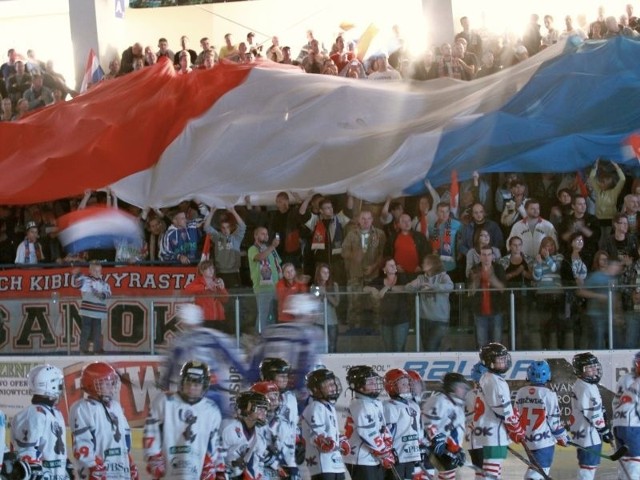 Na sanockim lodowisku mają miejsce najbardziej zagorzali fani. Swoje znajdą też dzieciaki.