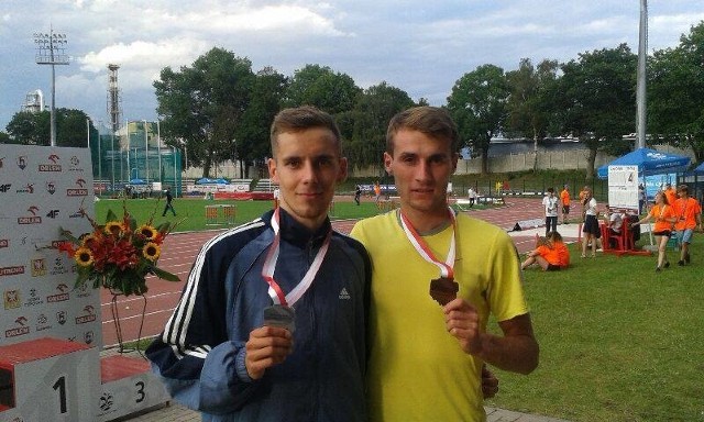 Damian Rudnik z medalem Młodzieżowych Mistrzostw Polski.