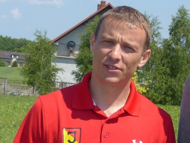 Grający w piłkarskiej ekstraklasie Rafał Grzyb korzystając z urlopu przyjechał w rodzinne strony. Pochodzi z Małogoszcza, tu nadal mieszkają jego bliscy.