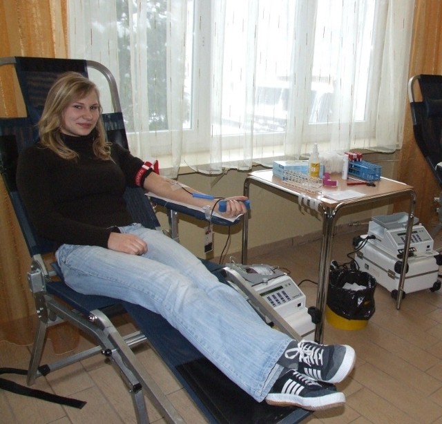 - Po raz pierwszy w życiu oddaję krew. Robię to dlatego, żeby komuś pomóc - powiedziała Monika Cielniak z klasy II D.