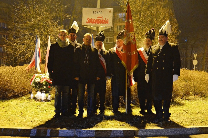 Sosnowiec: obchody rocznicy stanu wojennego na rondzie Solidarności [ZDJĘCIA]