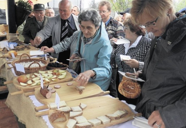 Do degustacji smakowitych wyrobów było wielu chętnych