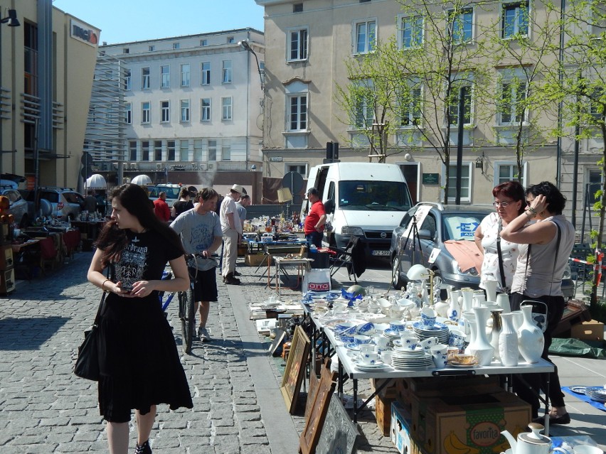 W sobotę i niedzielę trwa pchli targ przy Małym Rynku i...