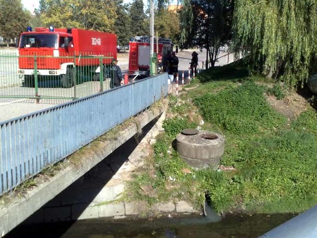 Na miejscu wycieku jest już straż pożarna.