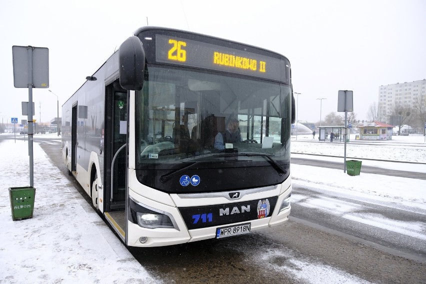 Po ulicach Torunia jeździ hybrydowy autobus marki MAN. MZK testuje nowy pojazd