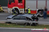 Szczepanów. Wypadek na autostradzie A4 koło Brzeska, samochód wjechał w bariery, dwie osoby ranne, droga była zablokowana. Zdjęcia