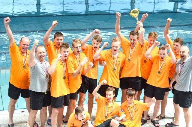 UKS MOSM Bytom zdobył tytuł Mistrza Polski Międzywojewódzkich Mistrzostw Młodzików w piłce wodnej.