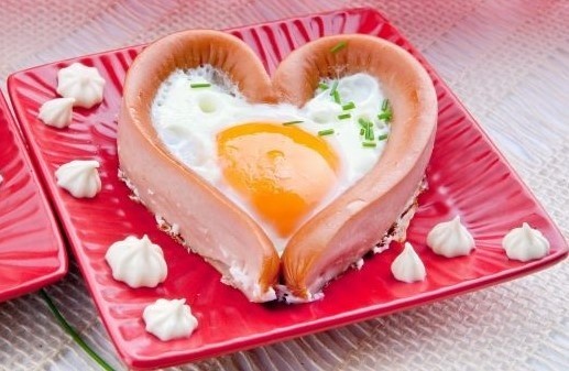 Walentynki 2022. Śniadanie z sercem, czyli proste przepisy na udane święto zakochanych [NAJLEPSZE PRZEPISY]