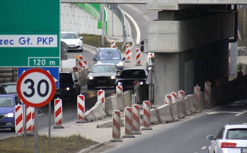 Lublin: Po Diamentowej znowu z większymi utrudnieniami. Przebudowa wiaduktu kolejowego ciągnie się od początku 2018 roku