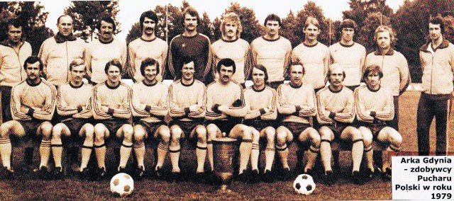 To właśnie ta ekipa, bodaj najsilniejsza w dziejach Arki, 35 lat temu sięgnęła po Puchar Polski.  Pierwszy z prawej - trener Czesław Boguszewicz