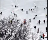 Tatry. W górach odwilż, lód na stawach rozmarza, a ludzie spacerują po Morskim Oku [FILM]