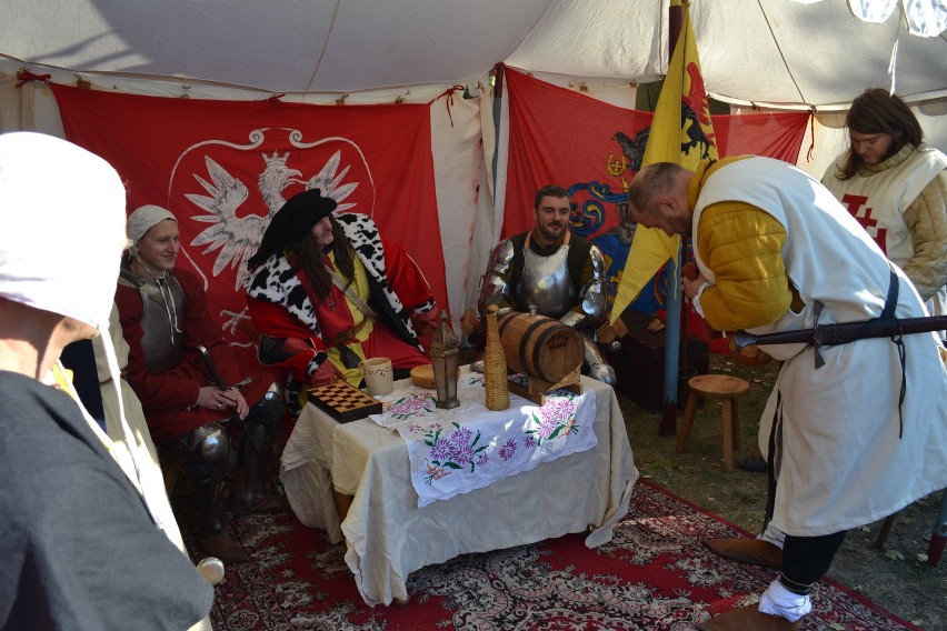 Książę Przemysł zasiadł w książęcym namiocie.