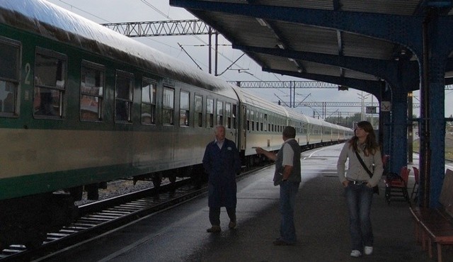 Pociąg do Krakowa przyjechał na miejsce po 442 minutach. To chyba wakacyjny rekord.