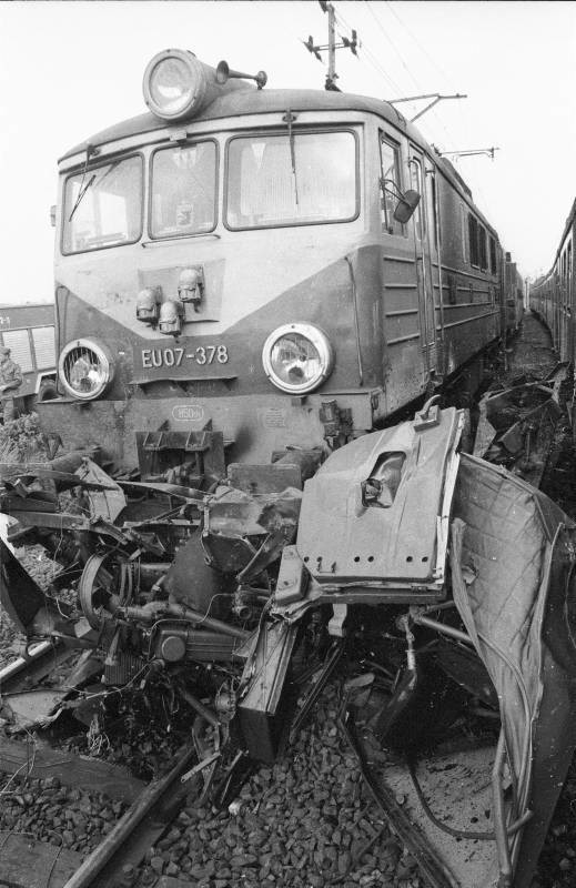 Czerwiec 1988. Przejazd kolejowy w Drogomilu koło Bytomia Odrzańskiego. Ginie dziesięć osób.