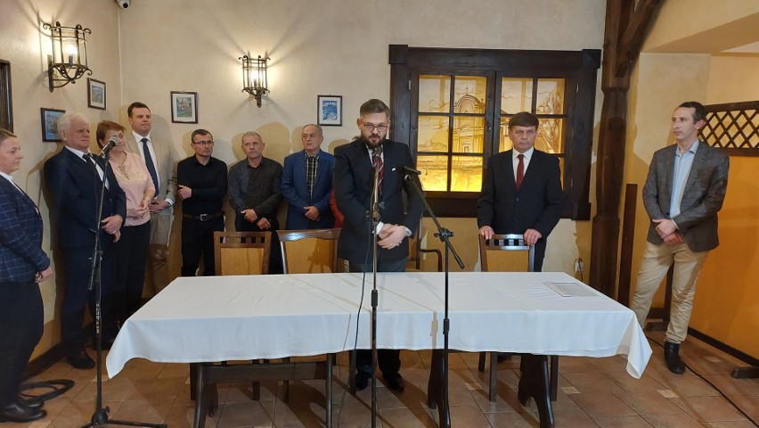 Wybory 2024. Andrzej Chaniecki podczas konwencji w Opatowie, przedstawił kandydatów do Rady Miejskiej