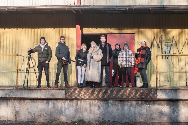 Kiedyś to oni byli w stanie pomóc innym, ale teraz sami potrzebują wsparcia. Bohaterowie filmu "Lombard": Jola, Aga, Sandra, Wiesław i Tomek marzą o reaktywacji sklepu. Poszukują lokalu, w którym mogliby zacząć wszystko od nowa. Założyli też zbiórkę.