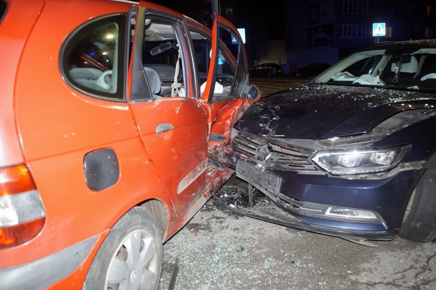 Wypadek na ulicy Garncarskiej w Słupsku. Dwie osoby w szpitalu [ZDJĘCIA]