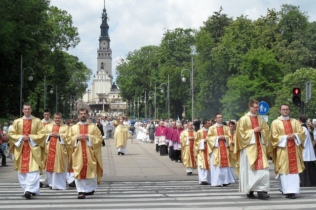 Boże Ciało w Częstochowie: Procesja przeszła Aleją NMP [ZDJĘCIA]