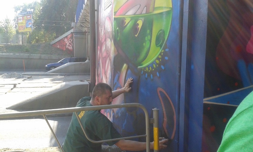 Sosnowiec: akcja graffiti w przejściu pod torami kolejowymi [ZDJĘCIA i WIDEO]