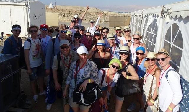 Zespół Kieleckiego Teatru Tańca przygotowuje się do &#8222;Traviaty&#8221; u podnóża góry Masada w Izraelu.