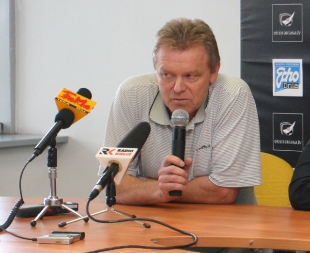 Prezes Korony Kielce Tadeusz Dudka zwołał konferencję prasową w klubie.