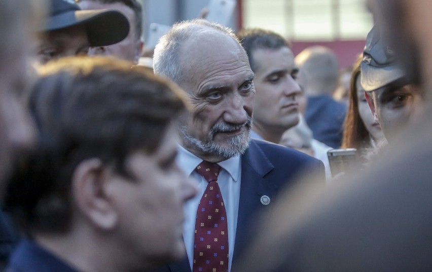 Premier Beata Szydło, minister ochrony środowiska Jan...