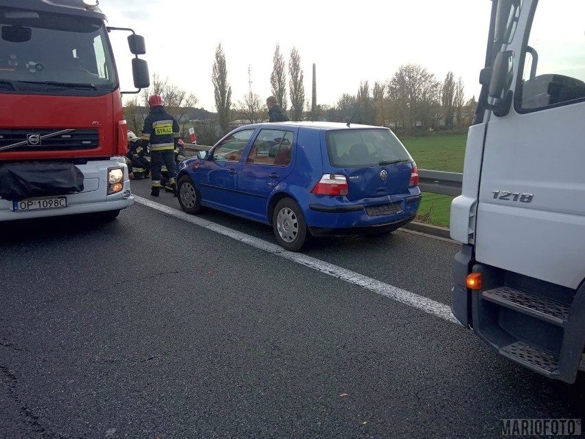 Wypadek na obwodnicy Opola. Zderzyły się trzy pojazdy, jedna osoba została ranna