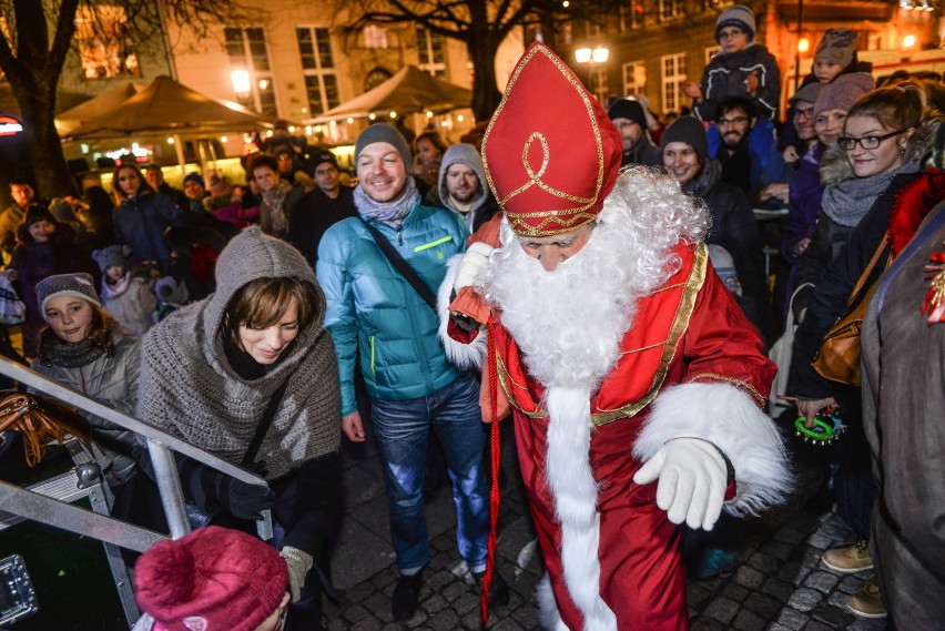 Św. Mikołaj przypłynął do Gdańska i zapalił lampki na miejskiej choince  [WIDEO, ZDJĘCIA] 