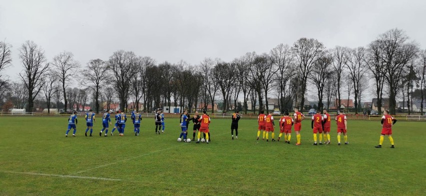 Zmiana lidera i cztery czerwone kartki w 21. kolejce IV ligi