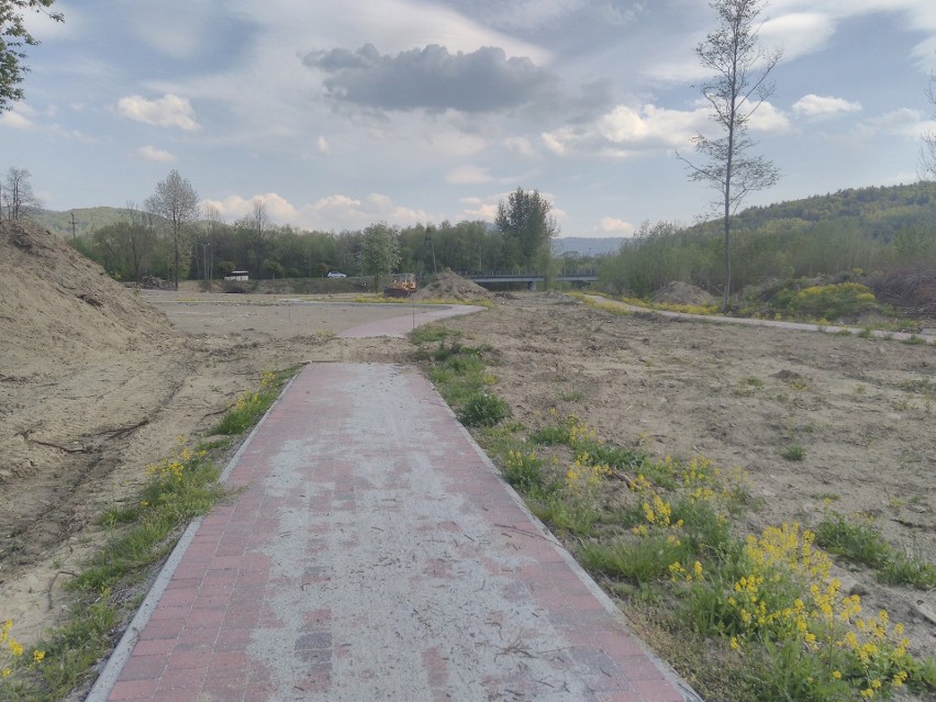 Pcim. Nad Rabą powstaje park dla spacerowiczów i amatorów BMX-ów