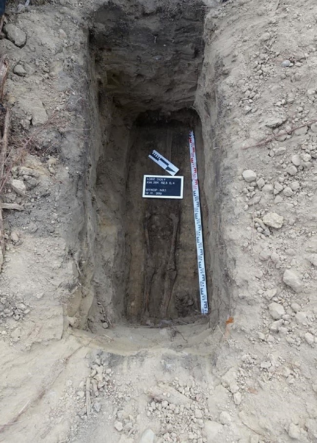 IPN odnalazł dwa szkielety na cmentarzu na Dołach