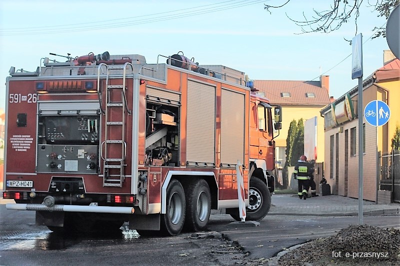 Pożar w Żabce w Przasnyszu. Spaliły się lampa i skrzynki po piwie [ZDJĘCIA]