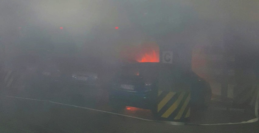 Szczecin: Pożar samochodu na parkingu w Galaxy