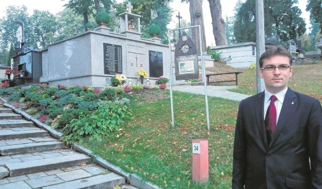 Radny Paweł Liszka uważa, że pogrzeby na cmentarzu powinny odbywać się także po południu.